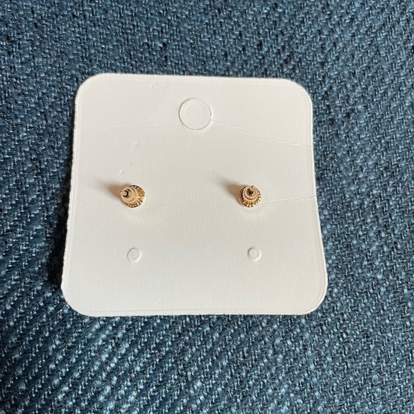 Pineapple Stud Earrings Faux Pearl NEW - Picture 2 of 3